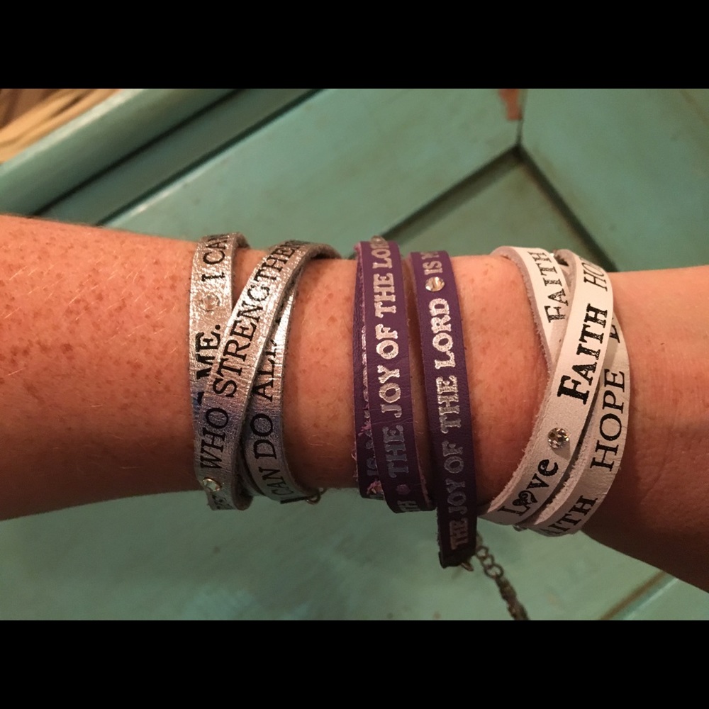 Leather wrist wraps